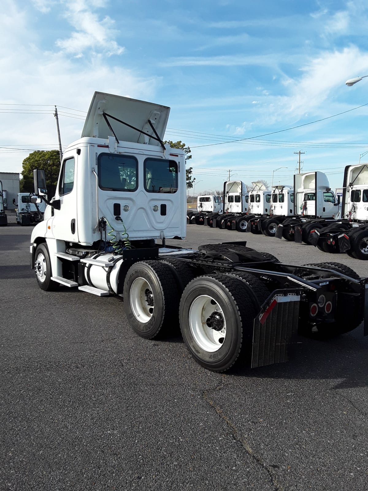 2016 Freightliner/Mercedes CASCADIA 125 660201