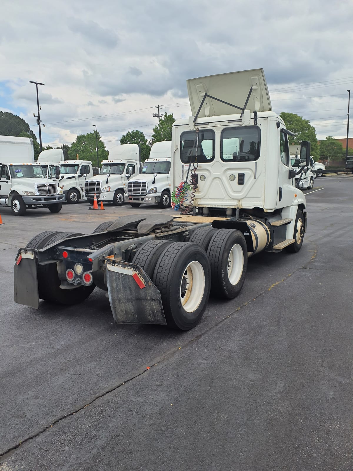 2016 Freightliner/Mercedes CASCADIA 125 660275