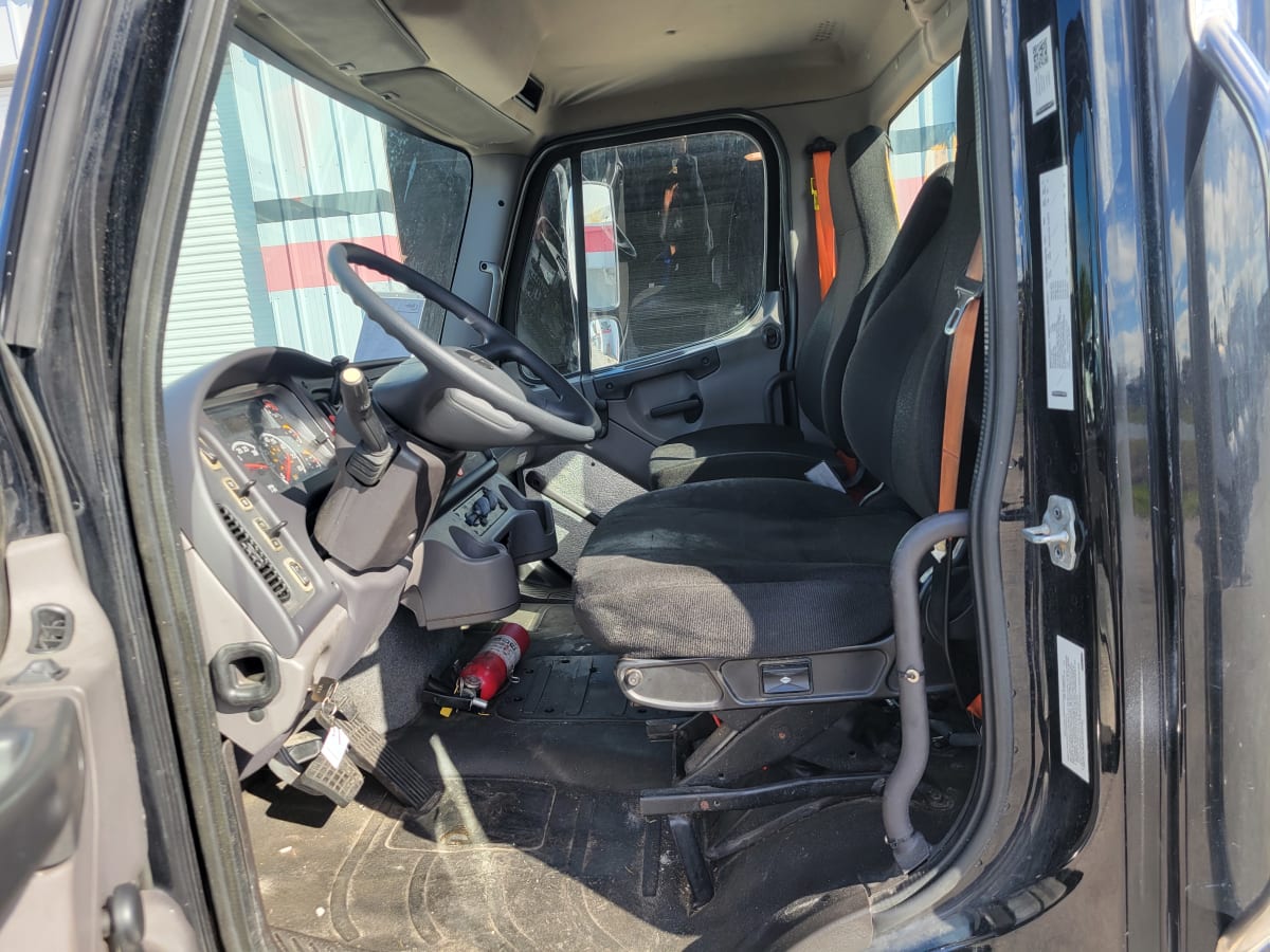 2016 Freightliner/Mercedes M2 106 660398