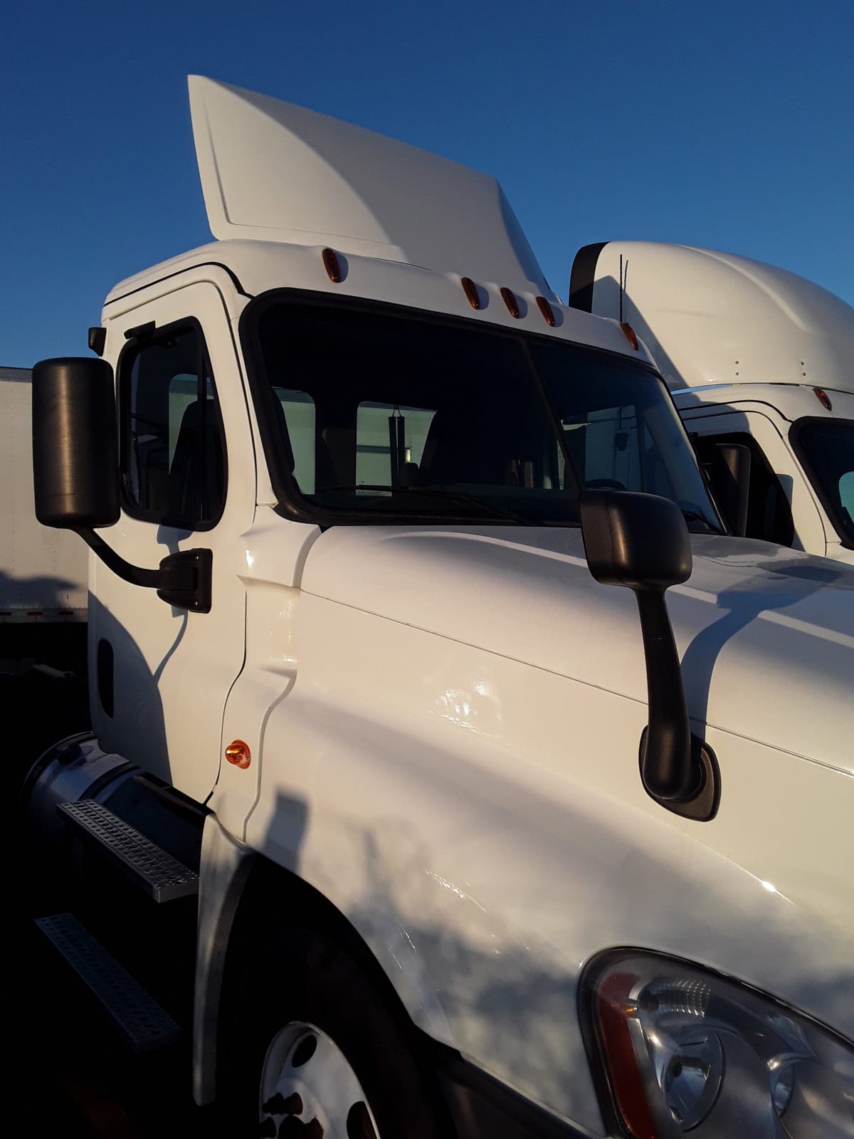 2016 Freightliner/Mercedes CASCADIA 125 660487