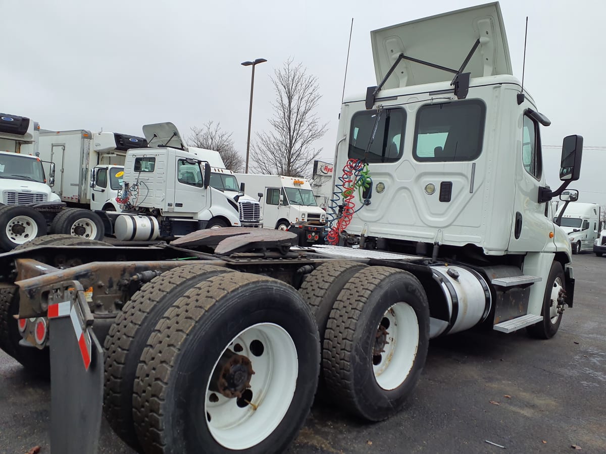 2016 Freightliner/Mercedes CASCADIA 125 660490