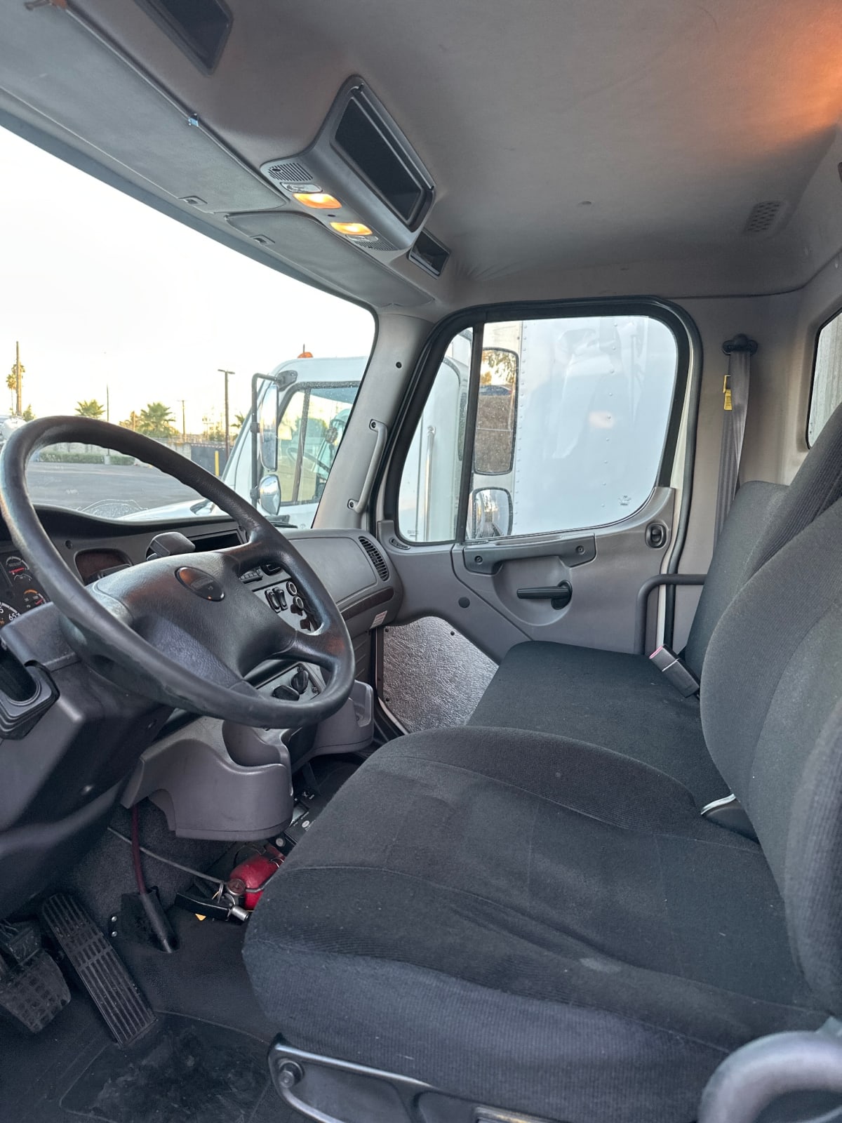 2016 Freightliner/Mercedes M2 106 660596