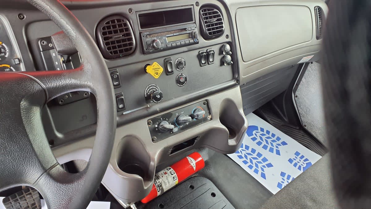 2016 Freightliner/Mercedes M2 106 660697