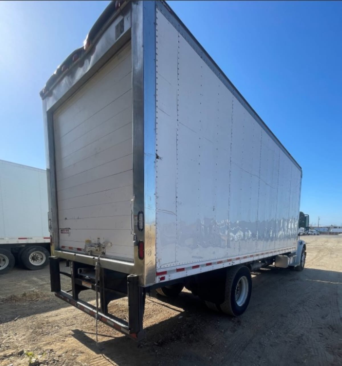 2016 Freightliner/Mercedes M2 106 660718