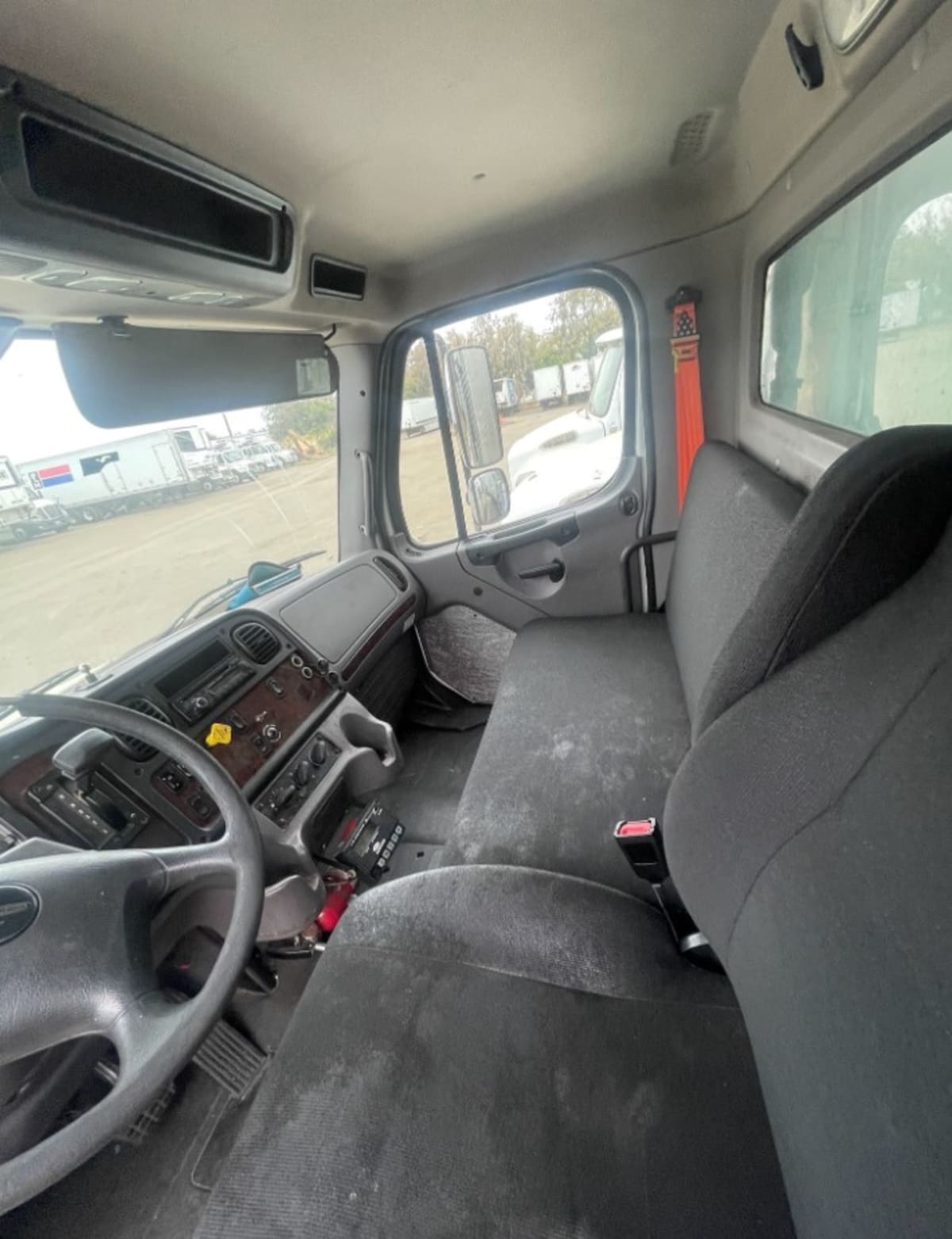 2016 Freightliner/Mercedes M2 106 660720