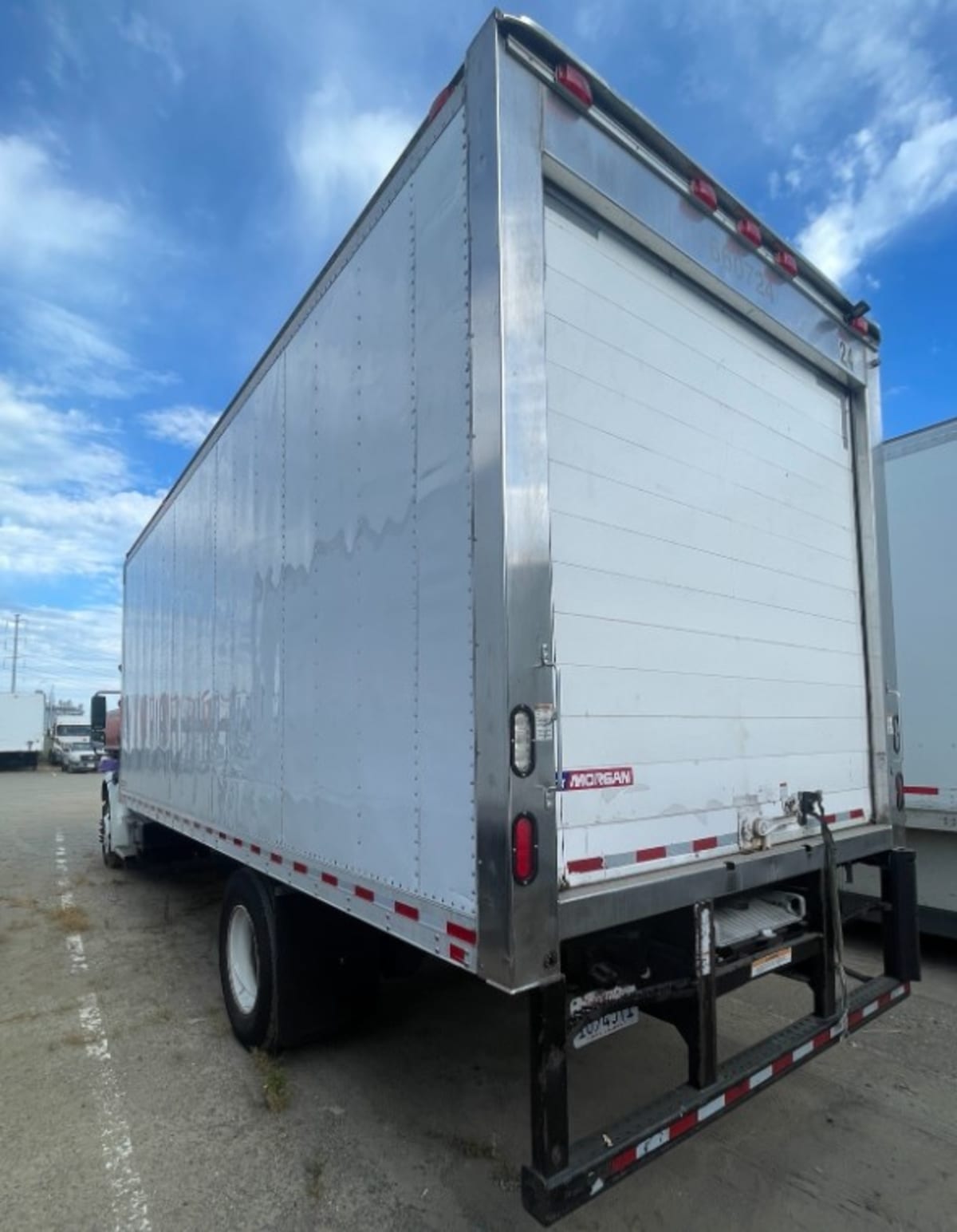 2016 Freightliner/Mercedes M2 106 660724