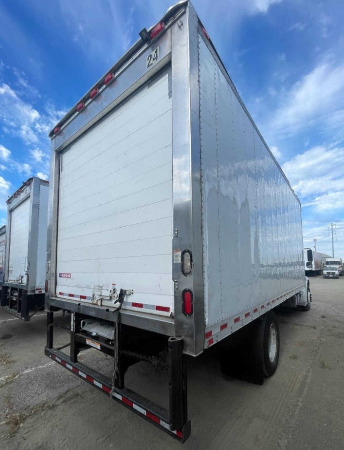 2016 Freightliner/Mercedes M2 106 660724