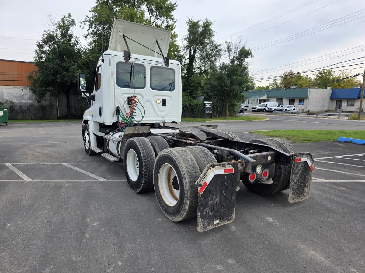 2016 Freightliner Cascadia in Bensalem, PA — photo 6