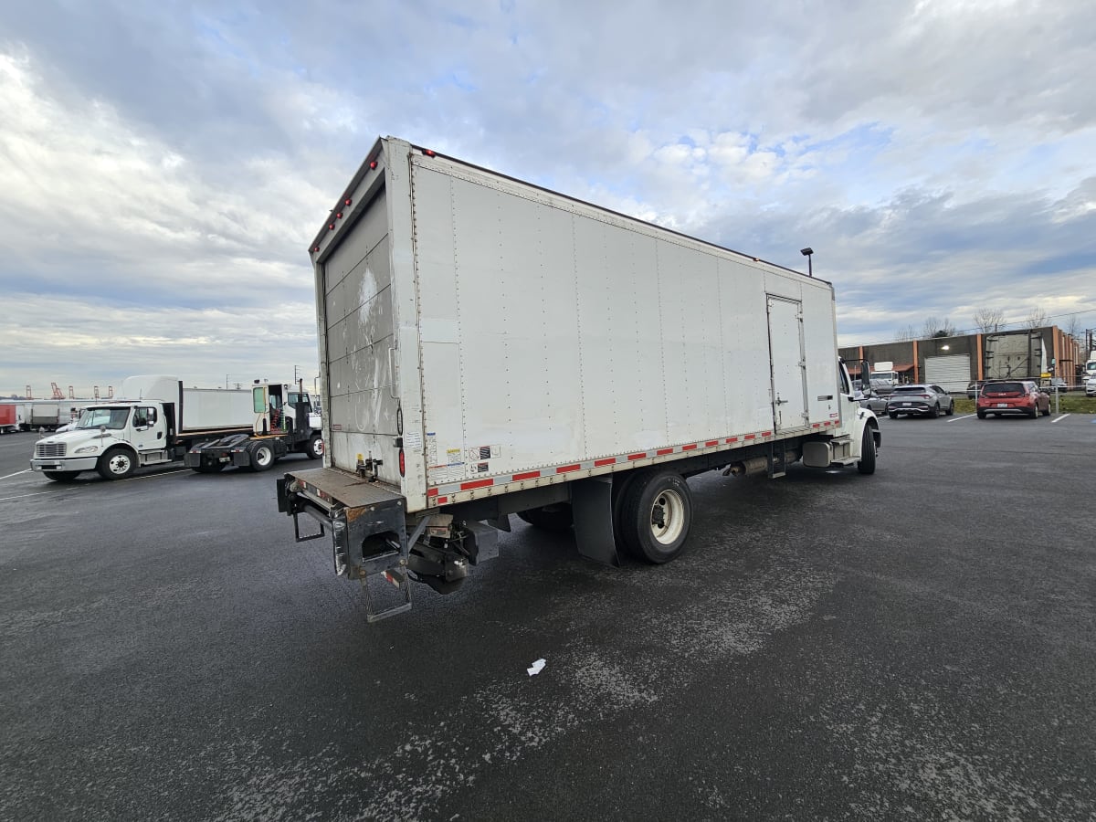 2016 Freightliner/Mercedes M2 106 660956