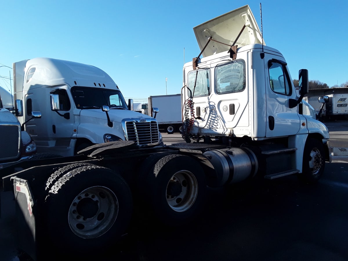 2016 Freightliner/Mercedes CASCADIA 125 661031