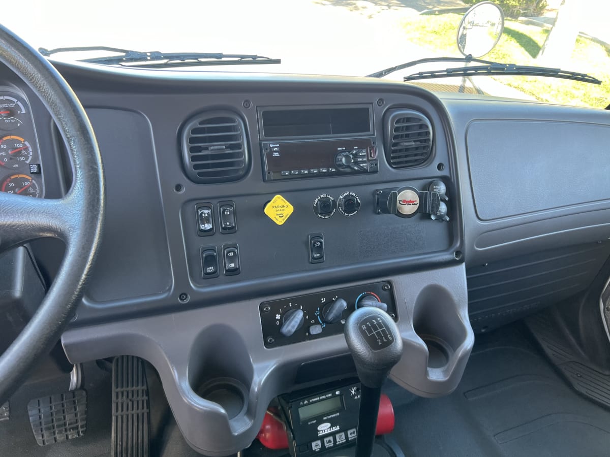 2016 Freightliner/Mercedes M2 106 661473