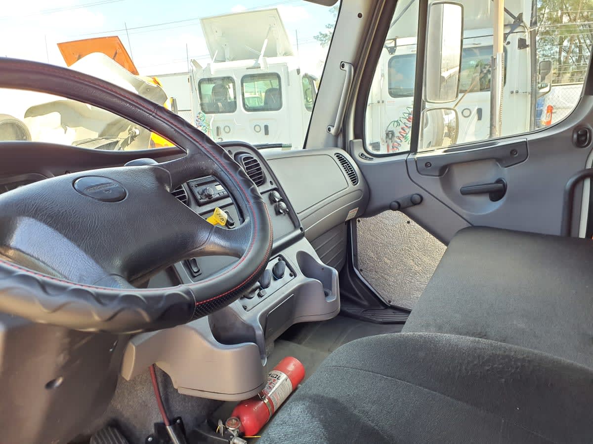 2016 Freightliner/Mercedes M2 106 661608