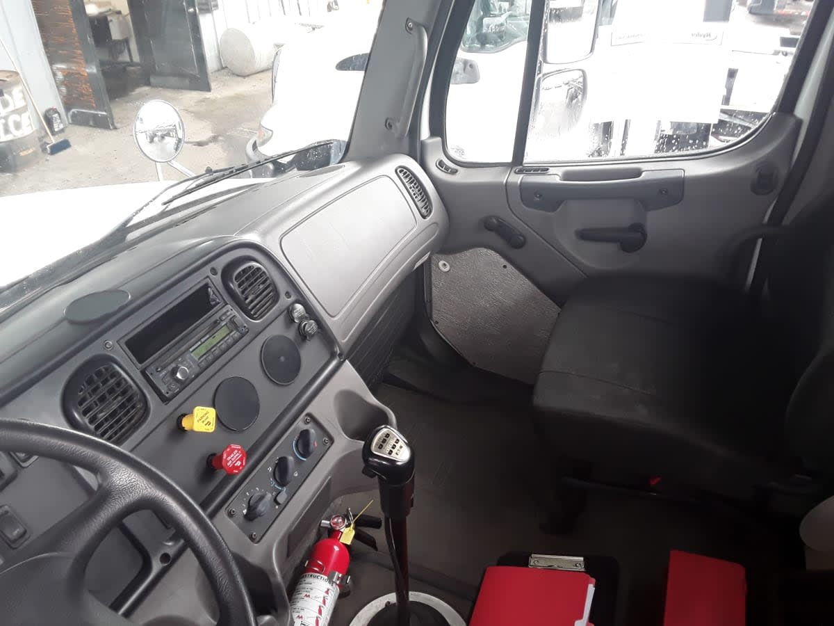 2017 Freightliner M2 112 in Hilliard, OH — photo 7
