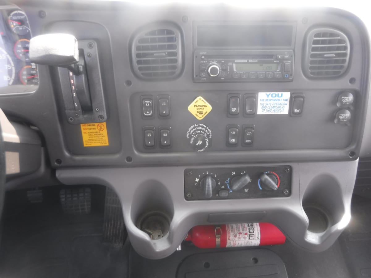 2017 Freightliner/Mercedes M2 106 661812