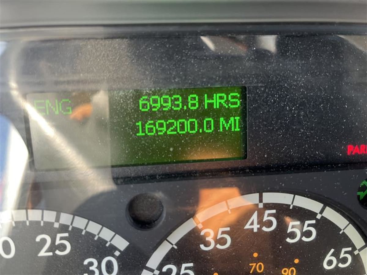 2016 Freightliner M2 106 - image 10