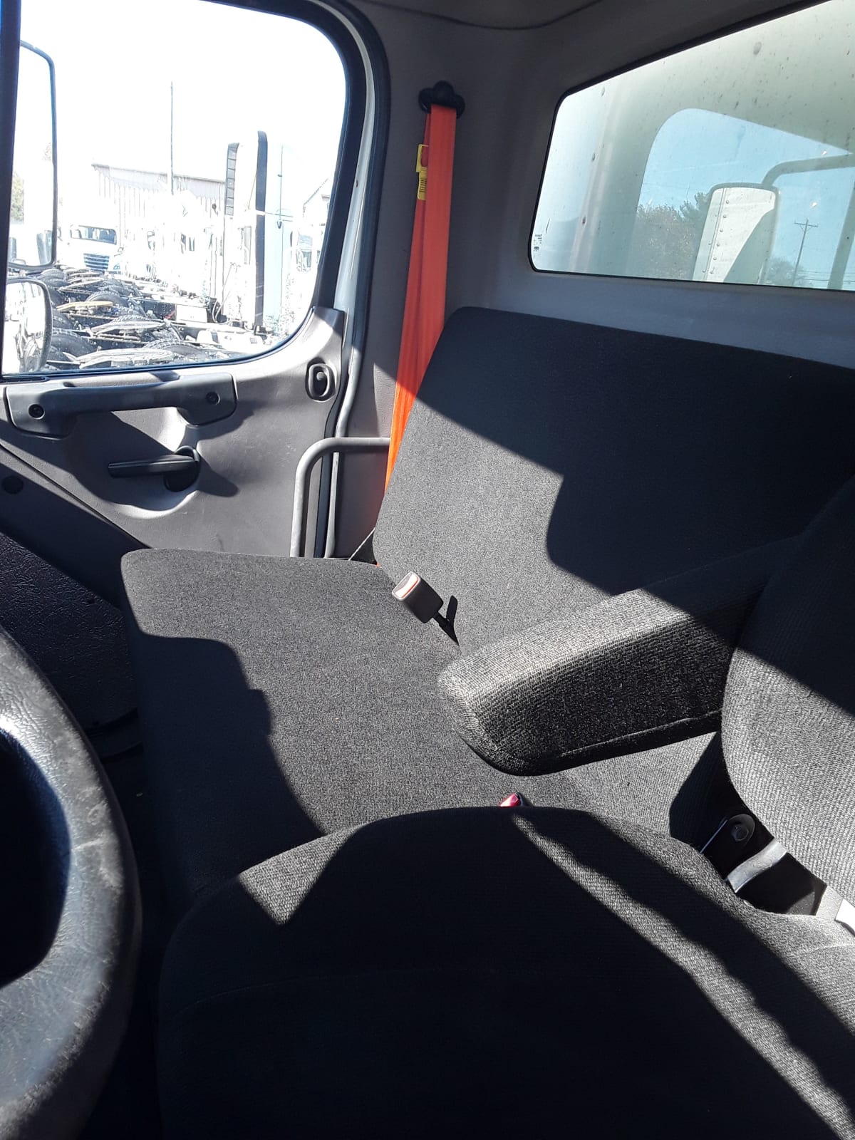 2016 Freightliner/Mercedes M2 106 661963