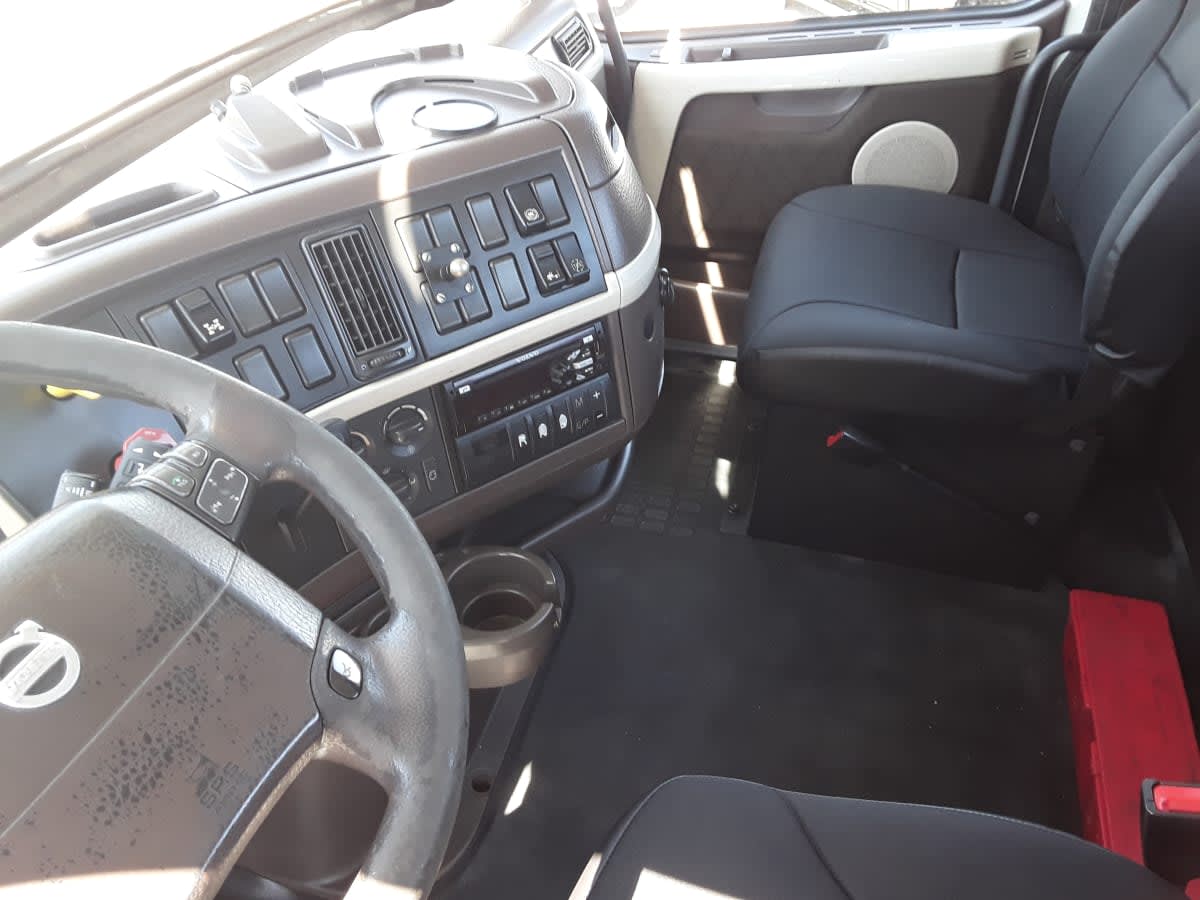 2017 Volvo VNL 860 in Montebello, CA — photo 7