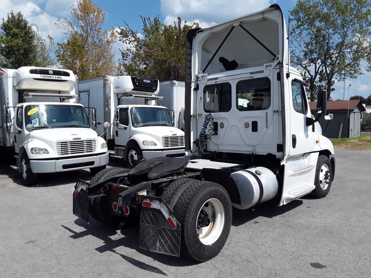 2017 Freightliner Cascadia in La Vergne, TN — photo 4