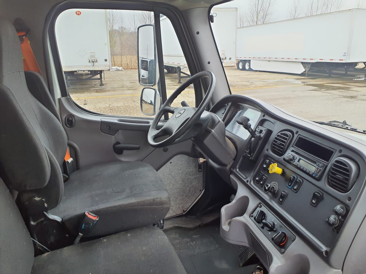 2017 Freightliner/Mercedes M2 106 663110