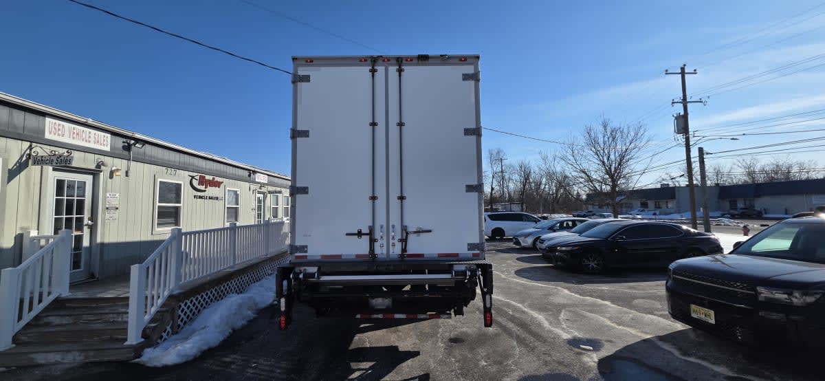 2017 Freightliner/Mercedes M2 106 663512