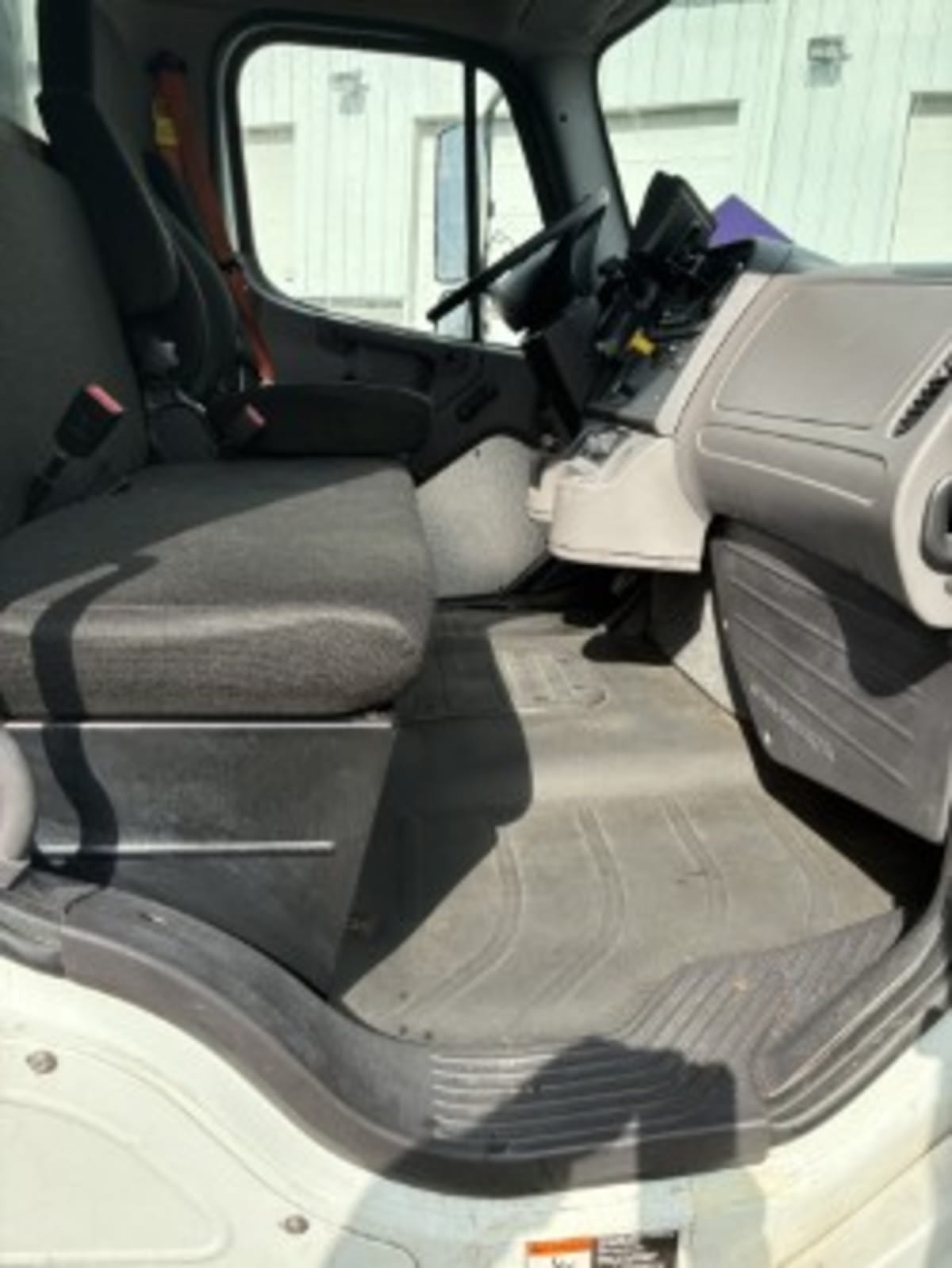 2017 Freightliner/Mercedes M2 106 663659