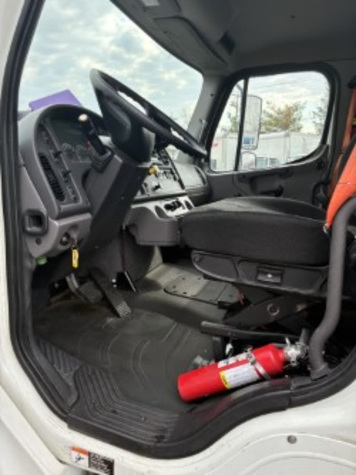 2017 Freightliner/Mercedes M2 106 663659