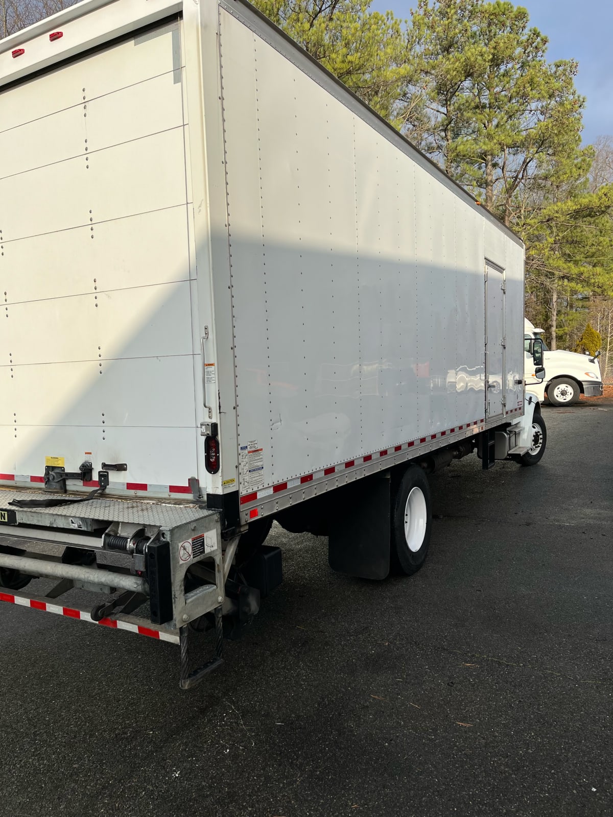 2017 Freightliner/Mercedes M2 106 663914