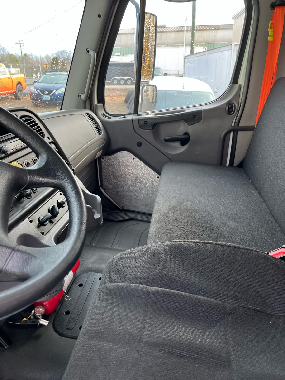 2017 Freightliner/Mercedes M2 106 663914