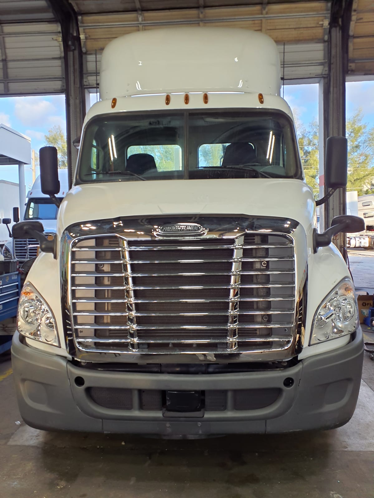 2017 Freightliner/Mercedes CASCADIA 113 664111