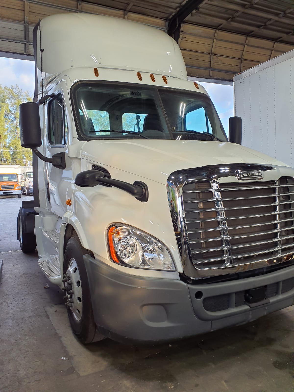 2017 Freightliner/Mercedes CASCADIA 113 664111