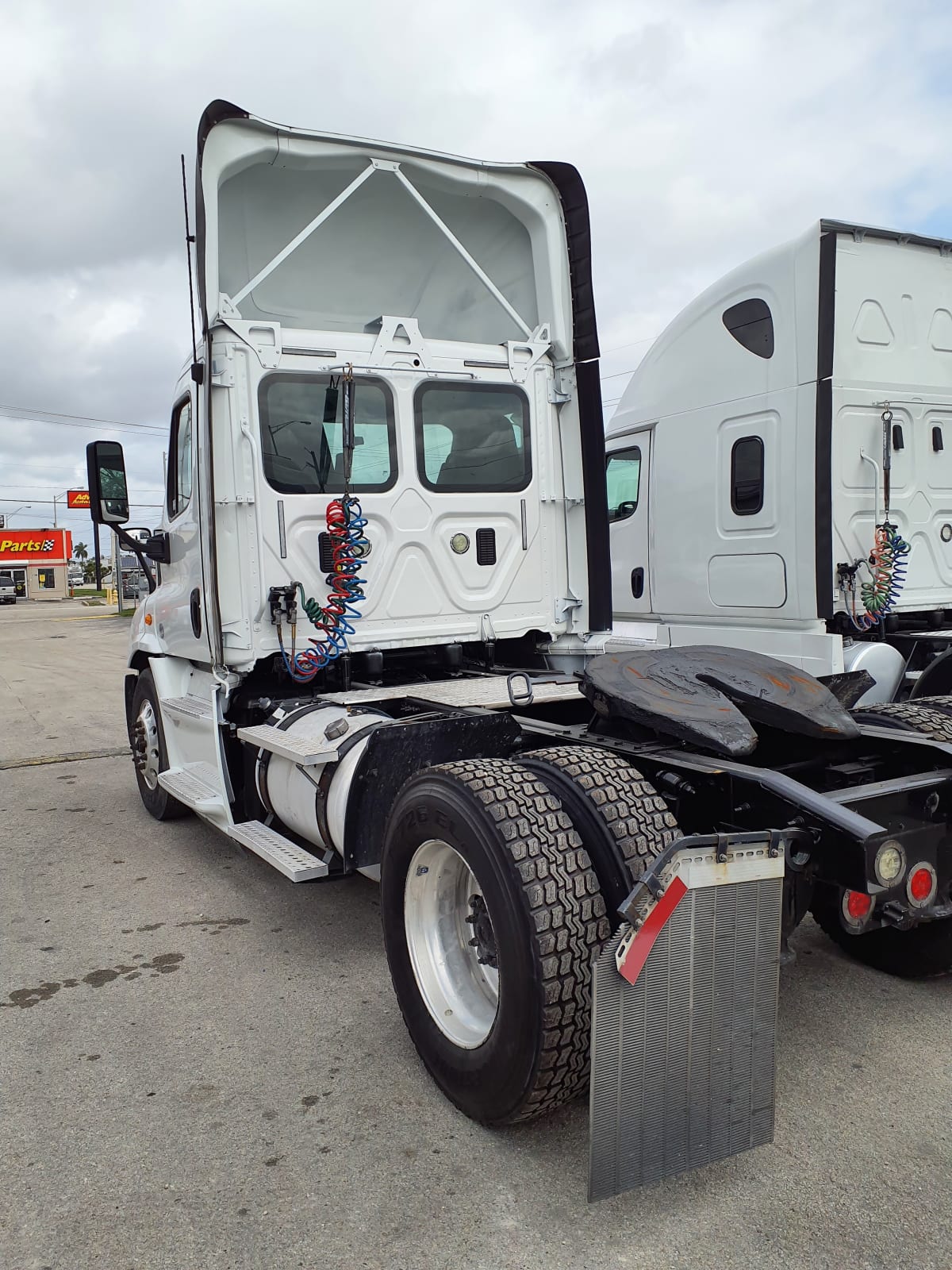 2017 Freightliner/Mercedes CASCADIA 113 664113