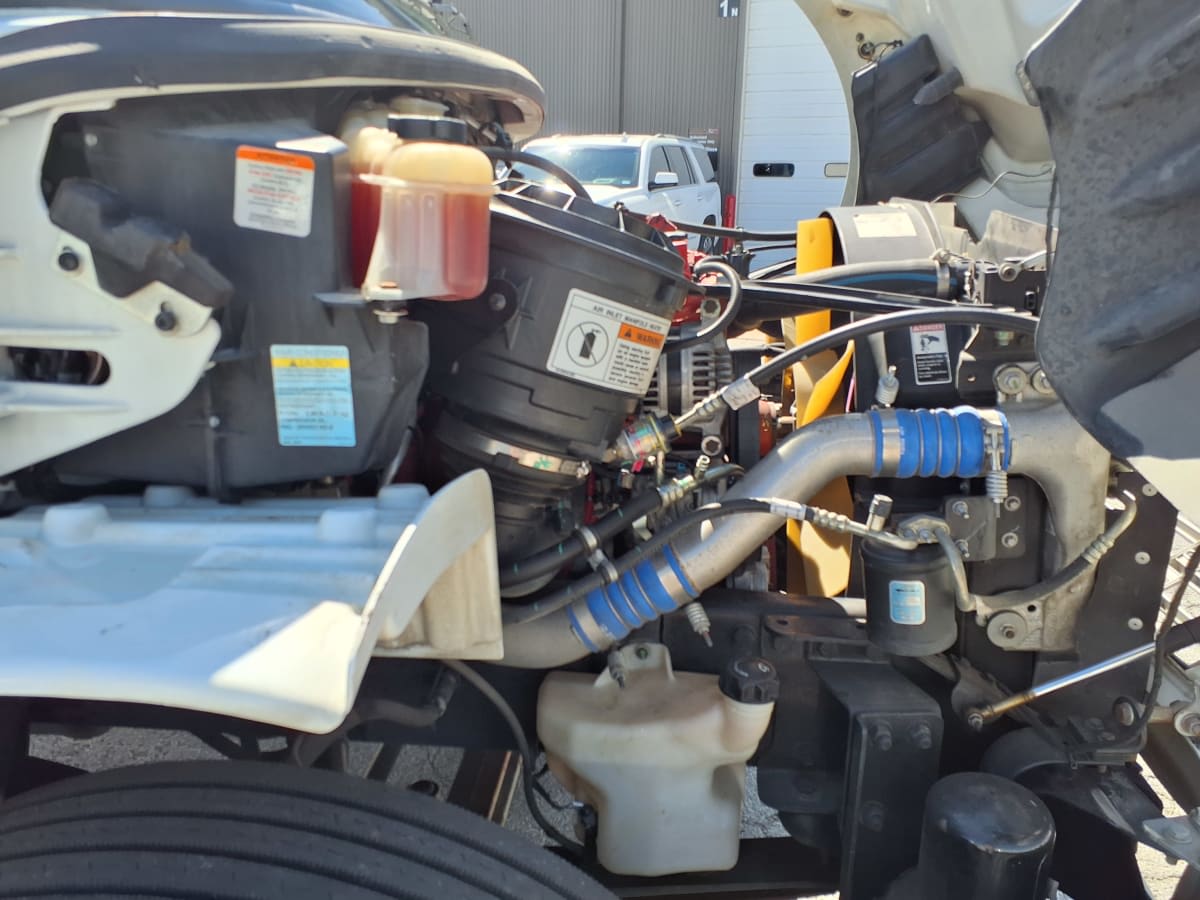 2017 Freightliner M2 106 664153