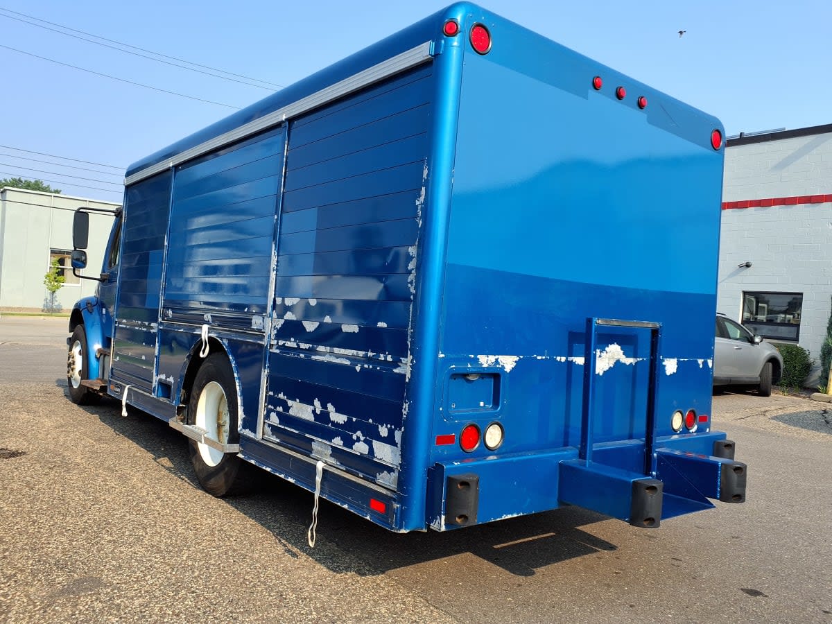 2017 Freightliner M2 106 664248