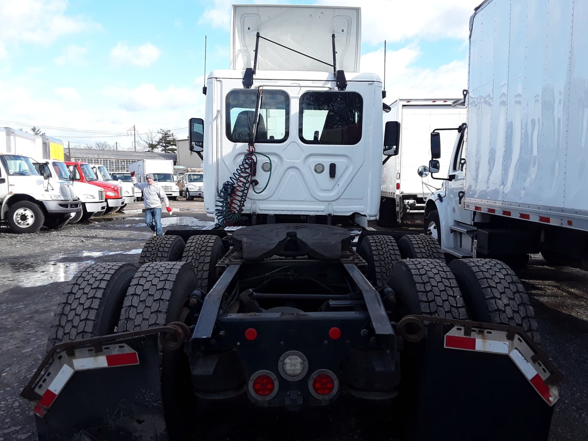 2017 Freightliner/Mercedes CASCADIA 125 664376