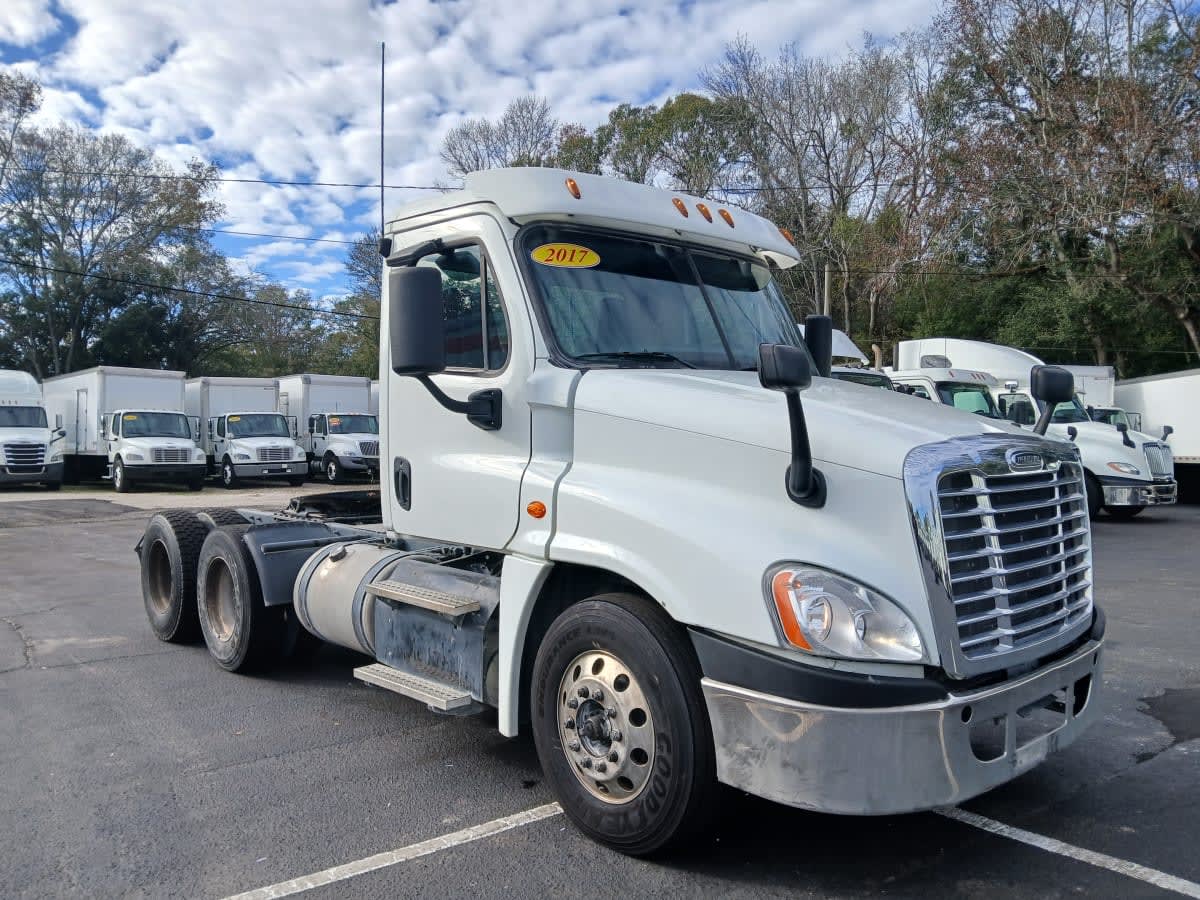 2017 Freightliner - image 3