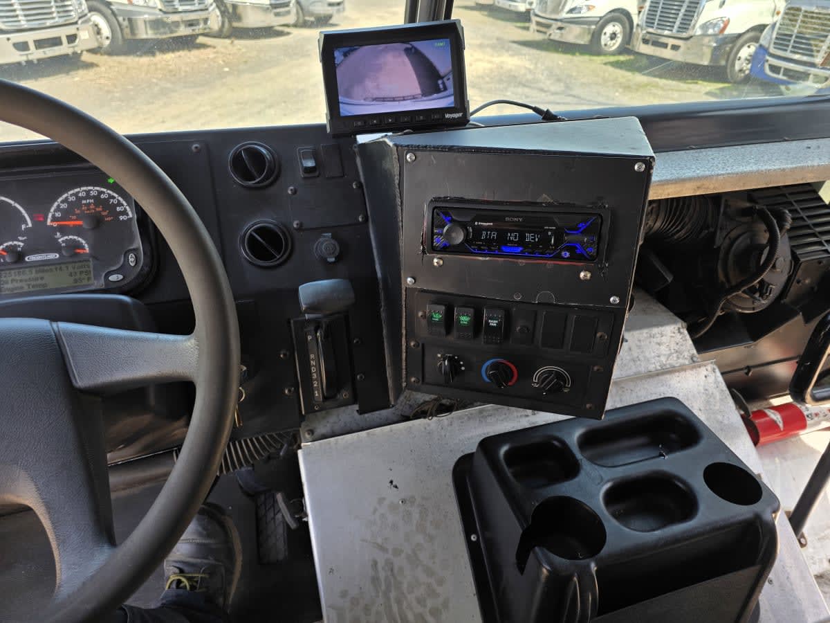 2017 Frtlr Custom Chassis Corp MT-55 WALK-IN 664768