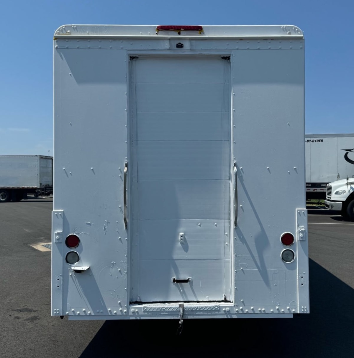 2017 Frtlr Custom Chassis Corp MT-55 WALK-IN 664881