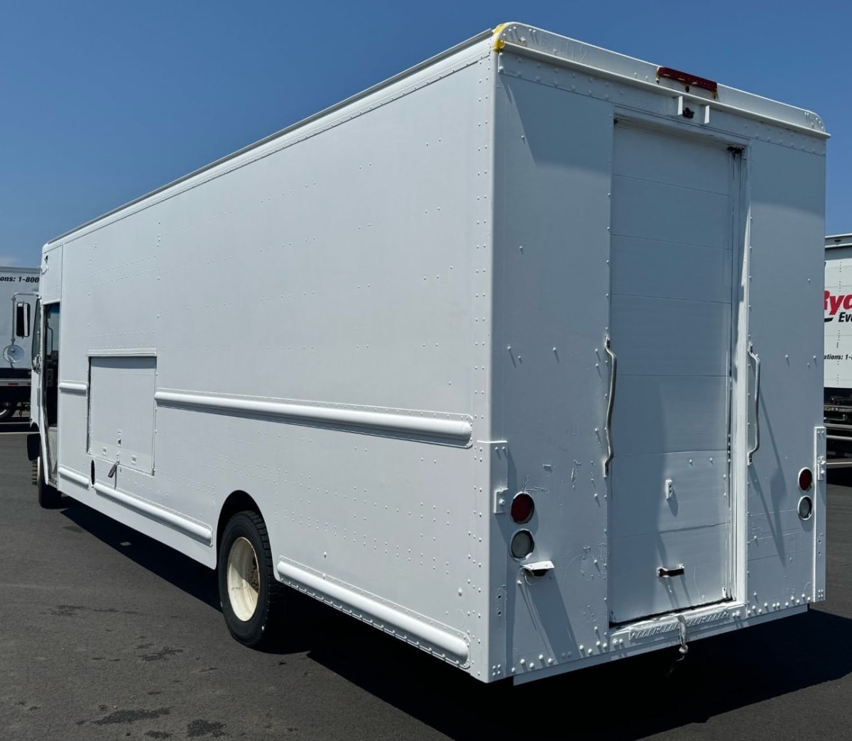 2017 Frtlr Custom Chassis Corp MT-55 WALK-IN 664881