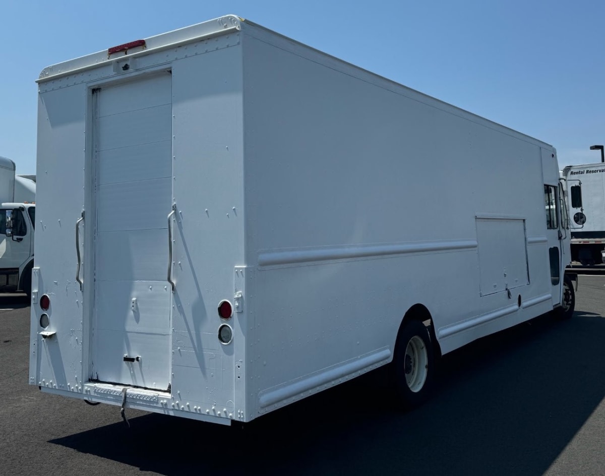 2017 Frtlr Custom Chassis Corp MT-55 WALK-IN 664881