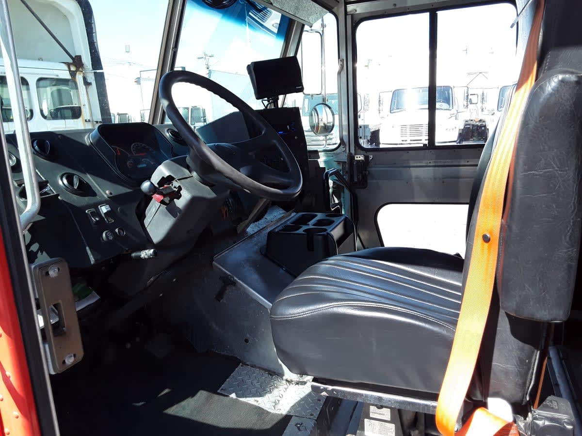 2017 Frtlr Custom Chassis Corp MT-55 WALK-IN 664916