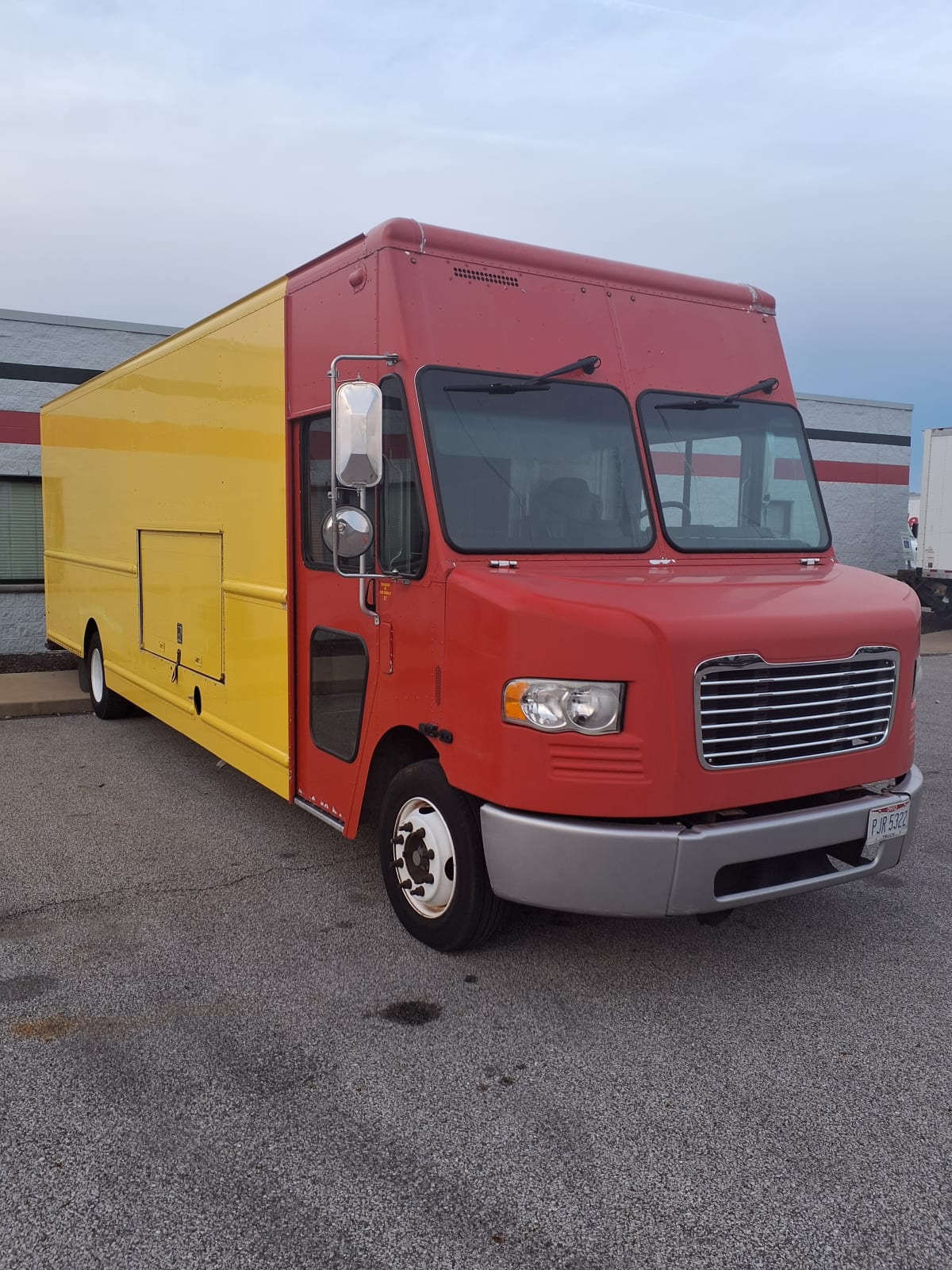 2017 Frtlr Custom Chassis Corp MT-55 WALK-IN 664919