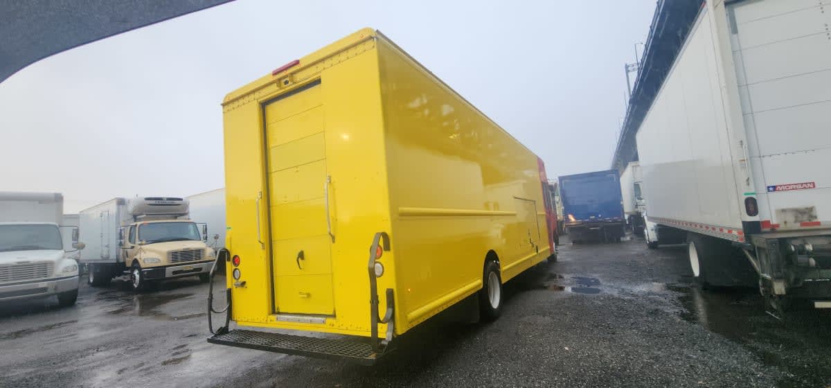 2017 Freightliner/Mercedes FLC12064ST 664921