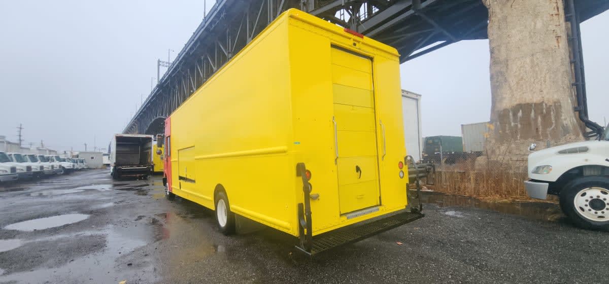 2017 Freightliner/Mercedes FLC12064ST 664921