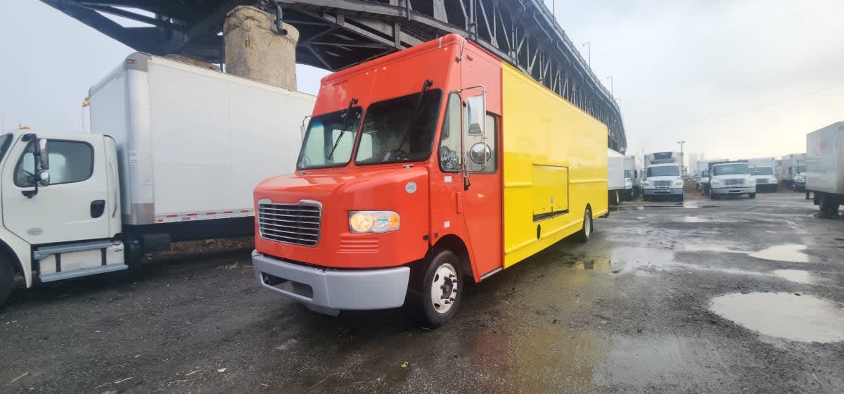 2017 Freightliner/Mercedes FLC12064ST 664921