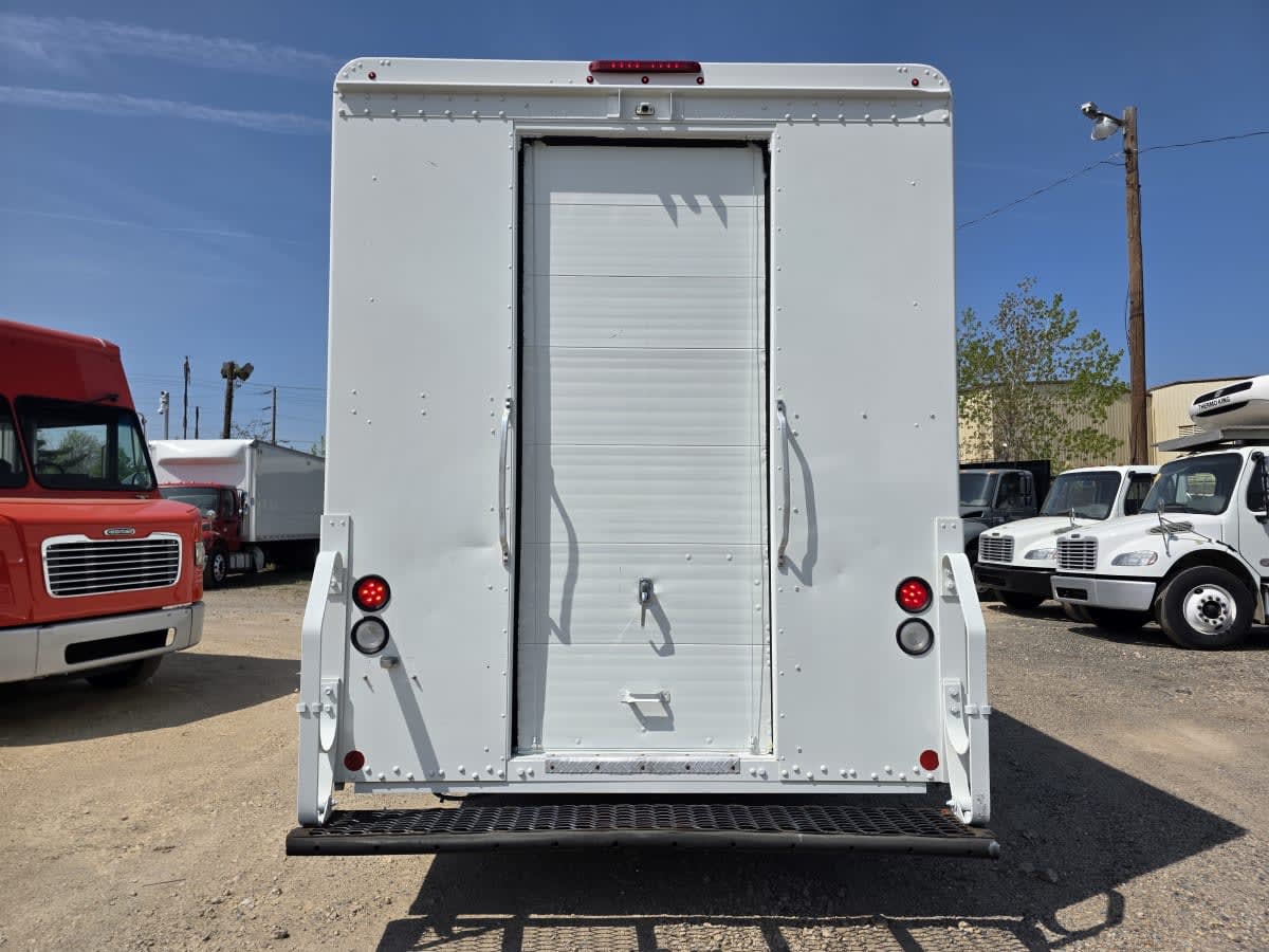 2017 Frtlr Custom Chassis Corp MT-55 WALK-IN 664933