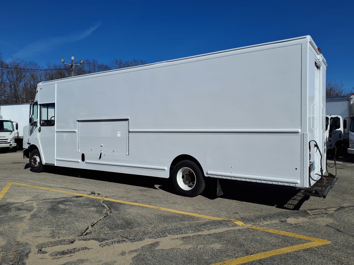2017 Frtlr Custom Chassis Corp MT-55 WALK-IN 664951