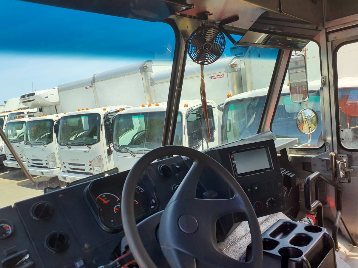 2017 Frtlr Custom Chassis Corp MT-55 WALK-IN 664998