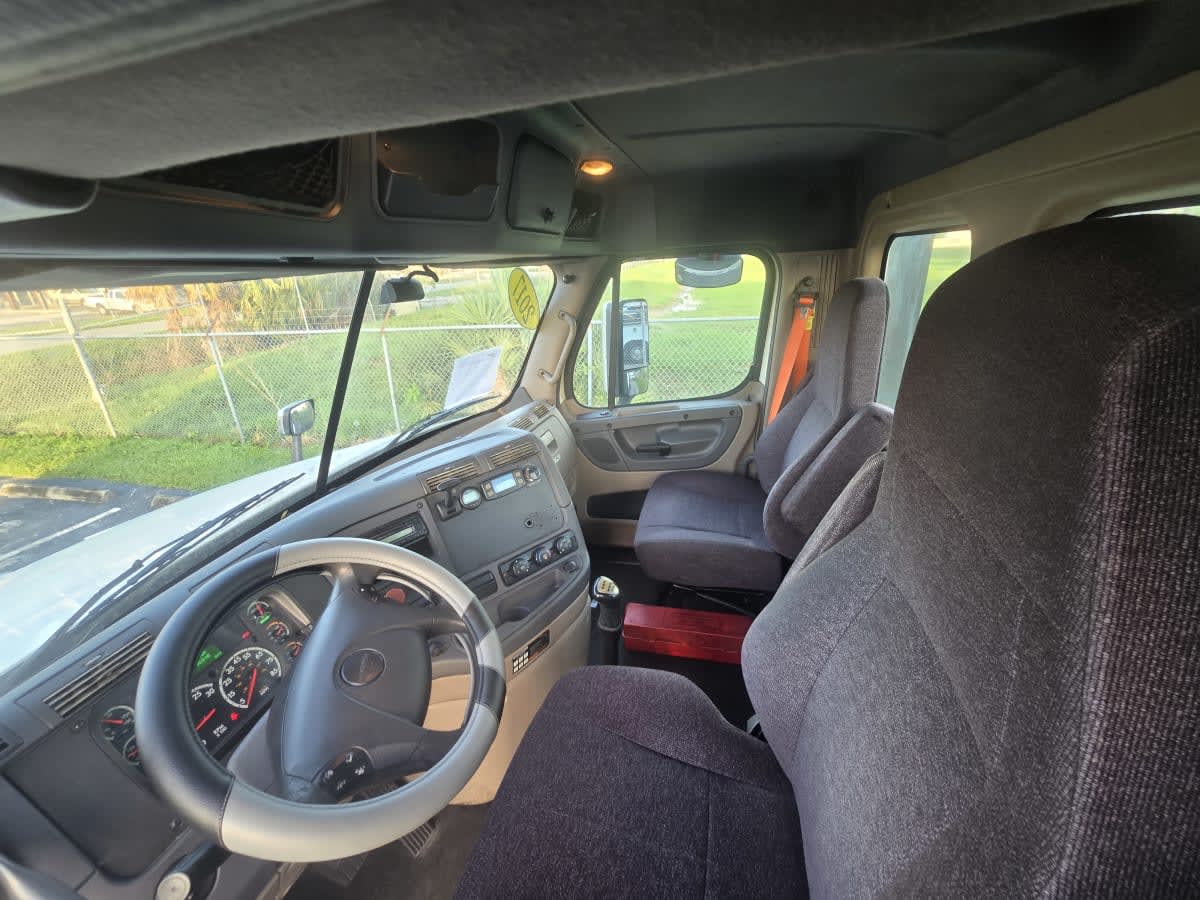 2017 Freightliner Cascadia in Tampa, FL — photo 7