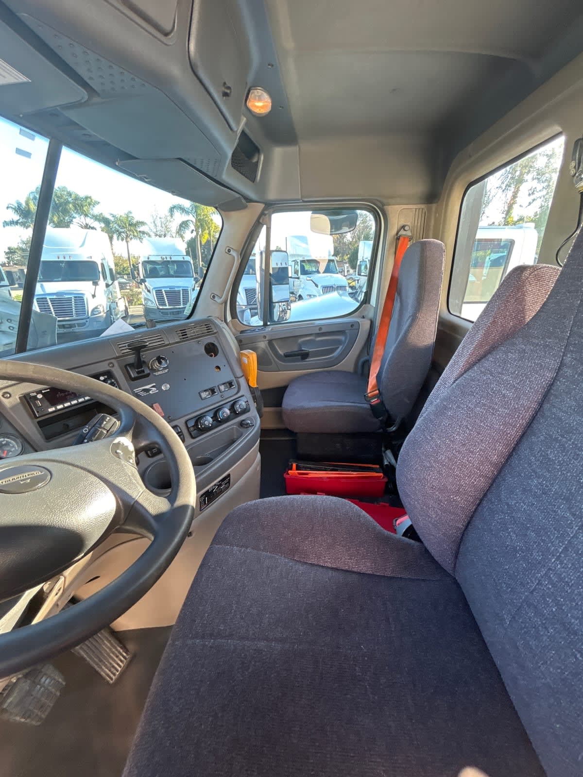 2017 Freightliner - image 7