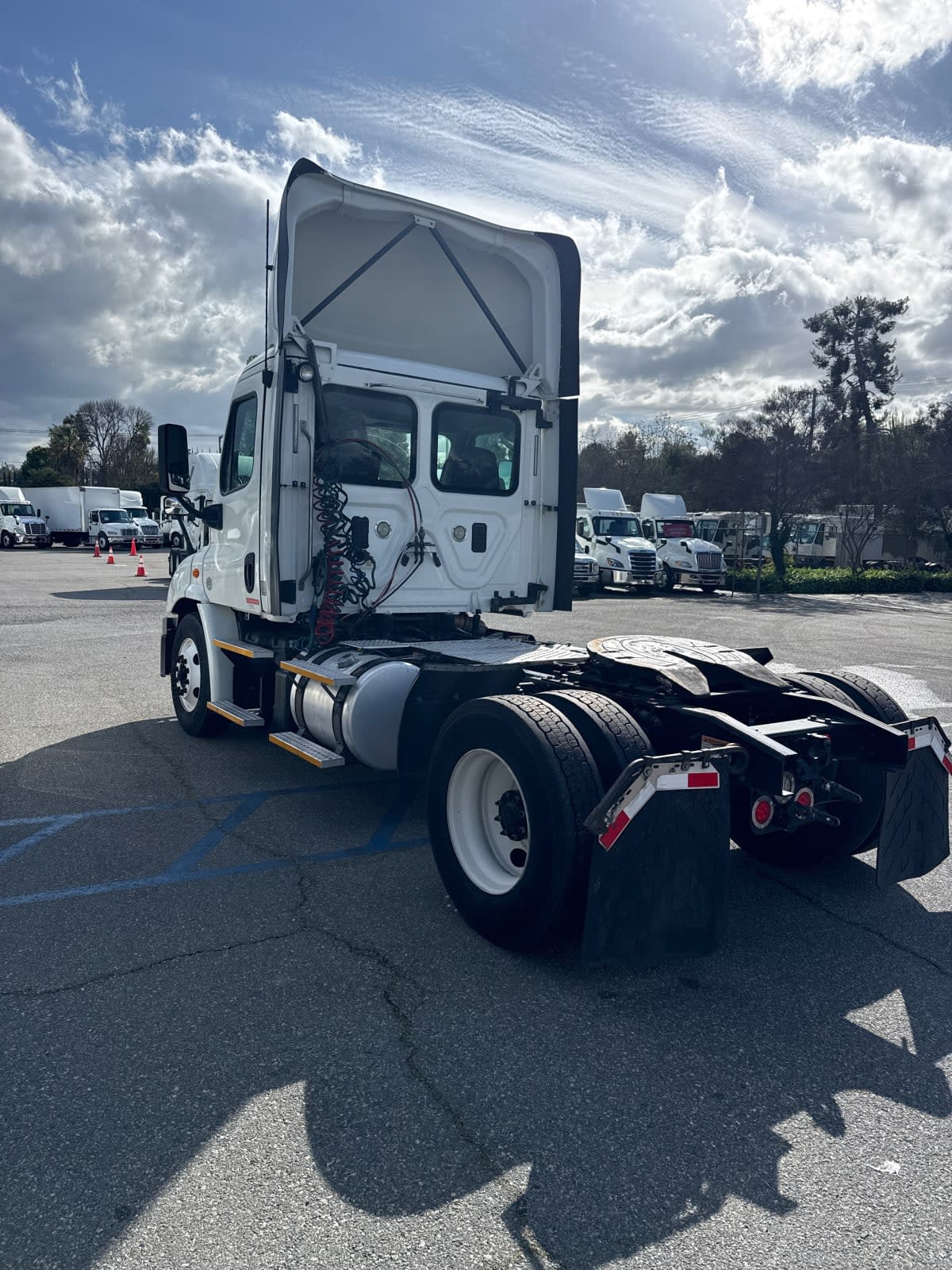 2017 Freightliner - image 4